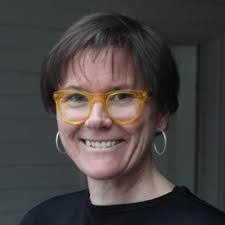 Sarah Holst's Instagram, Twitter & Facebook