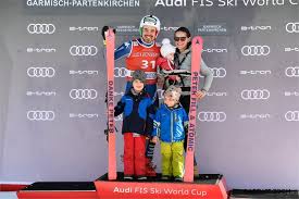 C'est à l'âge de 5 ans qu'il découvre le ski alpin, guidé par son père, avant d'entrer quelques années plus tard au club des sports de tignes. Johan Clarey Racer Ready Magazine