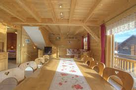Nous nous trouvons au praz de lys, une station de ski située à 20 mn de taninges en hiver, l'accès au chalet se fait à pied, en raquettes (environ 30 min de marche) ou en ski quand le téléski. Chalet Le Praz De Lys