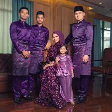 Lihat juga baju pengantin muslim dan kebaya pengantin terbaru. 130 Pengantin Melayu Songket Ideas Pengantin Melayu Malay Wedding Dress Malay Wedding