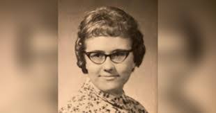 Paula Lowe's Instagram, Twitter & Facebook