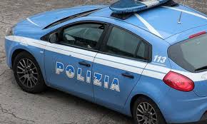 Assalto in banca a chieti scalo, rapinatori chiudono i dipendenti nel ripostiglio. Assalto A Portavalori Nel Napoletano Un Ferito E Bottino Da 42mila Euro Radio Kisskiss Napoli