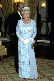 La vida de isabel ii se basa en una fiesta continua. The Queen S 150 Favourite Outfits To Go On Display To Celebrate Her 90th Birthday Queen Elizabeth Her Majesty The Queen Royal Queen