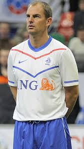 His height is 179 cm and weight is 77 kg (body type normal). Ronald De Boer Wikipedia Bahasa Indonesia Ensiklopedia Bebas