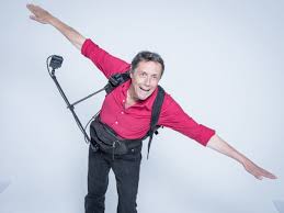 Antoine de maximy (born may 21, 1959) is a french backpacker, television host and producer. Interview Antoine De Maximy Dit Tout Sur Les Coulisses De J Irais Dormir Chez Vous Antoine De Maximy Aller Dormir Interview