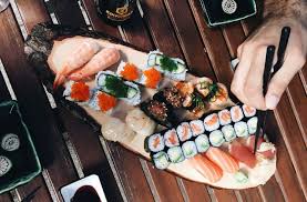 Maki Nigiri Und Co Die Besten Sushi Spots In Stuttgart Essen Lebensmittel Essen Sushi