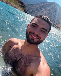 Amo tener el pecho velludo 🙏