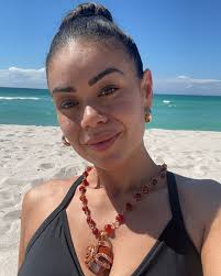 Jenni Madison's Instagram, Twitter & Facebook