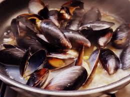 Cocinar mejillones congelados tampoco es nada del otro mundo, de hecho es muy fácil prepararlos en este estado ya que el método es muy parecido al que se emplea para los mejillones frescos. Como Cocinar Mejillones La Forma Mas Sencilla Pagina 5068 Paulina Cocina