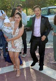 Με ανάρτησή του στα social media ο γνωστός ηθοποιός έκανε γνωστό ότι είναι θετικός στον κορονοϊό και πώς δεν είχε άλλη επιλογή από το να εισαχθεί σε νοσοκομείο, καθώς τα συμπτώματα έγιναν πιο έντονα. Stayros Nikolaidhs Baftise Ton Gio Toy Pics