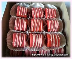 Resep bolu gulung mini | mini roll cake recipe hi.kali ini share resep bolu gulung mini yang cantik dan lembut banget, cocok. Bolu Gulung Mini Siram Coklat Raspberry Rp 3 500 Flickr