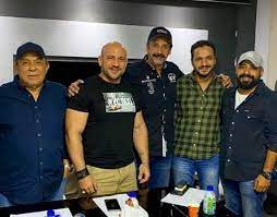 قطع صناع مسلسل الاختيار 2 شوطًا طويلًا في تصوير المشاهد، حيث تخطت ثلث إجمالي المشاهد، ولكن ضرب المسلسل أزمة جديدة بإصابة بطله الفنان أحمد مكي، ليتساءل الجمهور عن حقيقة إيقاف تصوير المسلسل بسببه. Ù„Ø£ÙˆÙ„ Ù…Ø±Ø© Ø£Ø­Ù…Ø¯ Ù…ÙƒÙŠ Ø¶Ø§Ø¨Ø· Ø´Ø±Ø·Ø© ÙÙŠ Ø§Ù„Ø§Ø®ØªÙŠØ§Ø± 2 Ø¨ÙˆØ§Ø¨Ø© Ø£Ø®Ø¨Ø§Ø± Ø§Ù„ÙŠÙˆÙ… Ø§Ù„Ø¥Ù„ÙƒØªØ±ÙˆÙ†ÙŠØ©