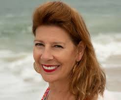 Holly Tupper's Instagram, Twitter & Facebook