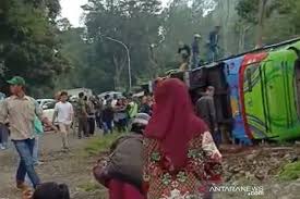 Siaran tv digital dapat kita tangkap menggunakan tv jenis apapun (tabung, lcd, led), namun tentunya harus ada penerima siaran tv digitalnya. Polisi Sebut Enam Orang Tewas Akibat Kecelakaan Bus Di Subang Antara News
