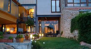 El turismo rural en extremadura se desplaza entre montañas, depresiones y penillanuras, de climas variados y vegetaciones diferentes. Hoteles Y Apartamentos En La Vera