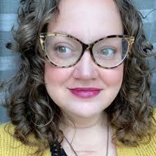 Abby Maclean's Instagram, Twitter & Facebook