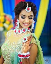 40 Stunning Floral Jewellery Designs For Every Bride To Be Flower Jewellery For Mehndi Flower Jewellery Wedding Flower Jewelry