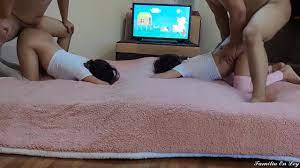 Hijastras y amiga compartidas por padrastros pervertidos secretos de la  familia - XNXX.COM