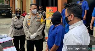 Bentuk ini membuat alat bantu pria fleshlight sulit dibedakan dengan senter biasa. Pepet Wanita Di Jalanan Pengendara Cabul Pamer Alat Kelamin Sambil Onani Suara Jatim