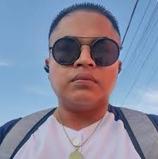 ERES como el ave fénix, surgiste entre tus cenizas, de las llamas que  quemaron tu cuerpo, pero tu alma no quedó extinta, hoy ERES quien apaga el  fuego. Ahora ERES la fuerza