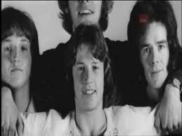 'how can you mend a broken heart' was released by the bee gees in 1971 as the first single from the group's album, trafalgar. Andy Gibb Biography Video Dailymotion