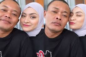 Berikut telah tim intipseleb rangkum potret nathalie holscher dan mendiang lina jubaedah. Kian Perhatian Sejak Nathalie Holscher Hamil 3 Bulan Anak Pertamanya Sule Dipuji Tante Sang Istri Baik Bener