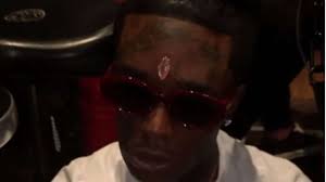 Lil uzi vert's jeweler explains how that diamond was secured to his forehead. Viral Video Us Rapper Lil Uzi Vert Gets Pink Diamond Implanted Into His Forehead Worth Rs 175 Crore