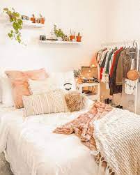 48 Bohemian Minimalist Bedroom Ideas With Urban Outfiters 21 Aegisfilmsales Com Small Room Bedroom Bedroom Decorating Tips Pink Bedroom Design