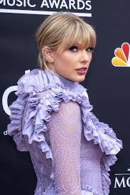 Hairstylist and youtuber brad mondo's biggest advice for cutting bangs at home includes investing in hairdressing scissors and cutting on dry hair. Brad Mondo Billboard Brad Mondo Is An American Hair Stylist Who Has Worked With Numerous Celebrities Raja Dan Ratu Dangdut Indonesia