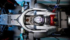 So hat der fahrer an. Formel 1 Mercedes Sorgt Mit Lenksystem Das Fur Erstaunen Der Spiegel