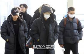 He was a vocalist of the south korean boy group shinee, and further participated in. Ini Alasan Exo Tidak Terlihat Di Pemakaman Jonghyun Shinee Tabloidbintang Com
