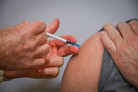 Dinsdag lanceert de overheid qvax, een online platform waar je je kandidaat kan stellen om een overtollig vaccin op de kop te tikken. Geef Je Op Voor De Reservelijst 65 In Furnevent Neem Me Mee Magazine