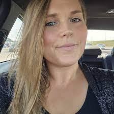 Amanda Hoechst's Instagram, Twitter & Facebook