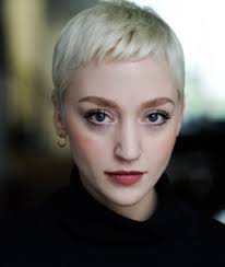 Laura Apel's Instagram, Twitter & Facebook