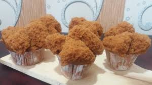 Masukkan cairan gula merah tadi bergantian dengan campuran terigu, aduk rata dengan kecepatan sedang. Cara Mudah Membuat Bolu Kukus Mekar Gula Merah Tanpa Mixer Youtube