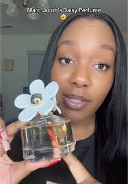 Resenha Do Perfume Daisy Higância Da Jequiti