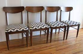 Aquí, las sillas de café están a lo largo de la mesa, mientras que una hermosa silla diferente está en cada cabecera al final de la mesa. Como Tapizar Una Silla Paso A Paso Con Telas Modernas Trapitos Com Ar Blog
