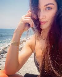 Hannah James (@hannahjames) • Fotky a videá na Instagrame