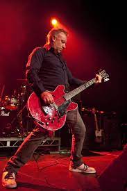 Peter Hook Byly Basista Joy Division Napisal 2 Ksiazke Joy Division Indie Music Music