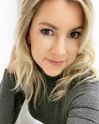 Kimberly Buckley's Instagram, Twitter & Facebook