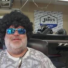 Dumb ways to Tie! The Triple Lindy topped with the quadruple Knot is t...