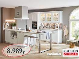 das ist das modell cascada mit fronten in lacklaminat weiss und arbeitsplatte in travertin sandbeige nachbildung m haus kuchen kuchen design landhauskuche