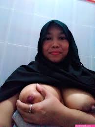 ibu jilbab nyepong - Free Hentai Pic