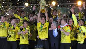 Stimmen nach dem spiel in berlin und die anschliessende feier auf dem borsigplatz (teil 1) die ankunft der mannschaft. Borussia Dortmund Gewinnt Dfb Pokal Mit Finalsieg Gegen Die Bayern Der Spiegel