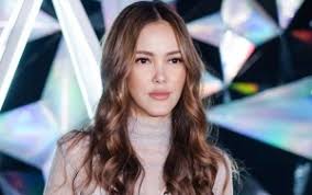 Tak hanya saat pemotretan, tapi juga. Cathy Sharon Akui Butuh Waktu Lama Maafkan Mantan Suami Siap Lepas Status Janda