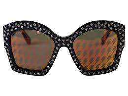 Browse the latest collections, explore the campaigns and discover our online assortment of clothing and accessories. Gucci Sonnenbrille Schwarz Kunststoff Ref 268805 Joli Closet