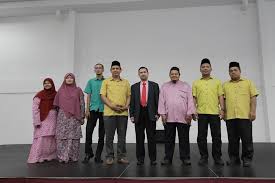 Batu pahat (jawi:باتو ڤاهت) merupakan sebuah daerah di johor, malaysia. 130219 Pejabat Agama Zina Lgbt