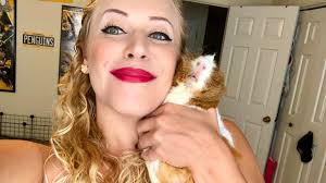 My baby girl passed two weeks ago. Still having a rough time. Please  appreciate her cuteness in her memory. Her name was Sidney Mae :  r/guineapigs