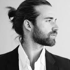 Le Bun Reste Une Valeur Sure Credit Photo Taleslikethese Com Mode Fashion Style Hair Hair Chignon Pour Homme Coiffure Homme Tendance Coiffure Homme