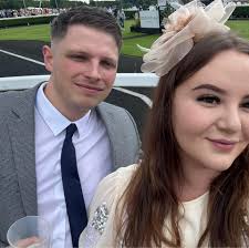 Anyone able to do my garden either today or some point later in the week.  Small garden front and back with some weeds wanting rid of too. Shiney row  based